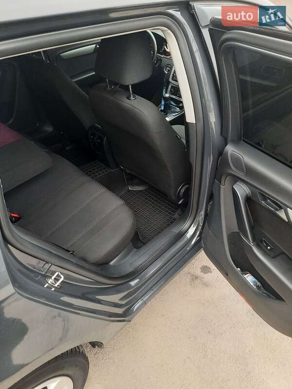 Универсал Volkswagen Passat 2011 в Черновцах