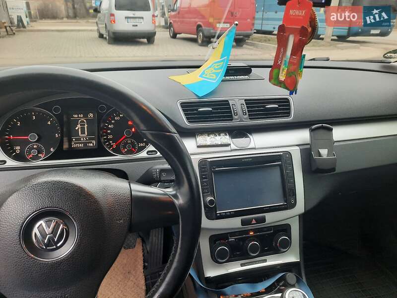 Универсал Volkswagen Passat 2011 в Черновцах