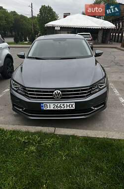 Седан Volkswagen Passat 2018 в Днепре