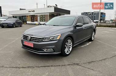 Седан Volkswagen Passat 2016 в Киеве