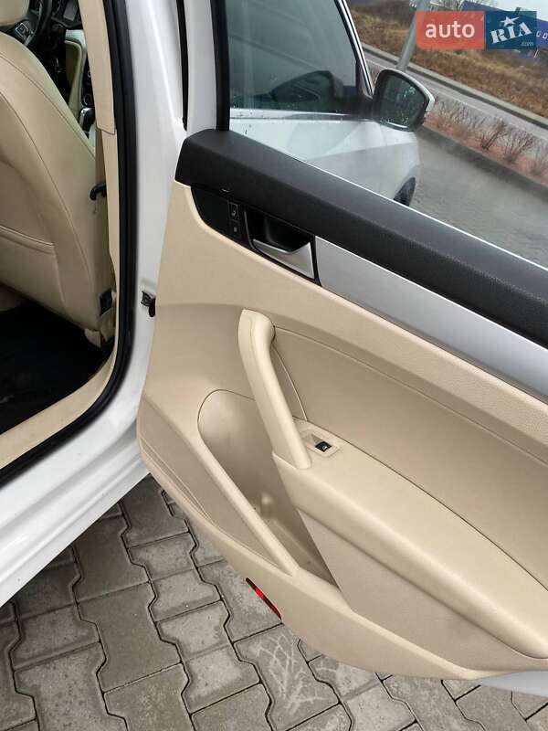 Седан Volkswagen Passat 2012 в Стрые