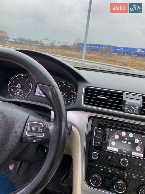 Седан Volkswagen Passat 2012 в Стрые