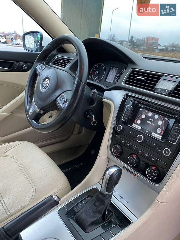 Седан Volkswagen Passat 2012 в Стрые