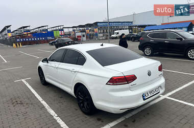 Седан Volkswagen Passat 2015 в Києві