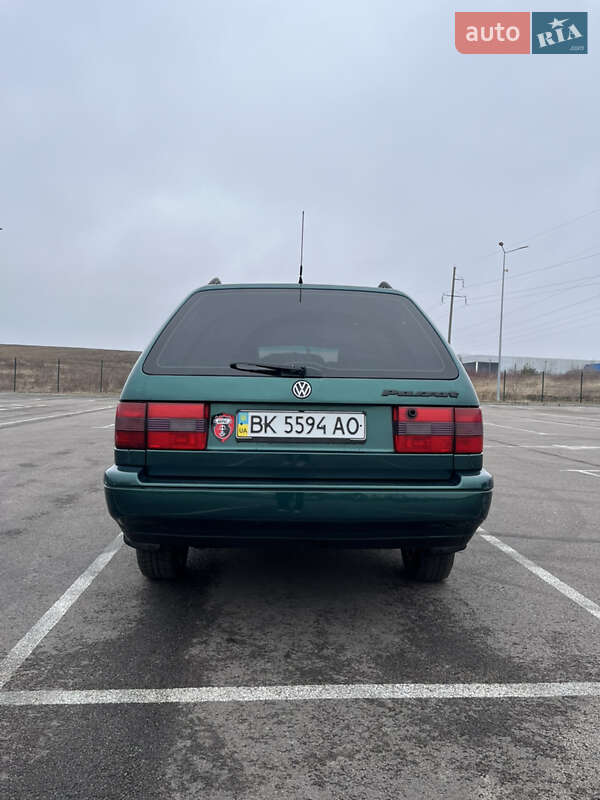 Универсал Volkswagen Passat 1995 в Ровно