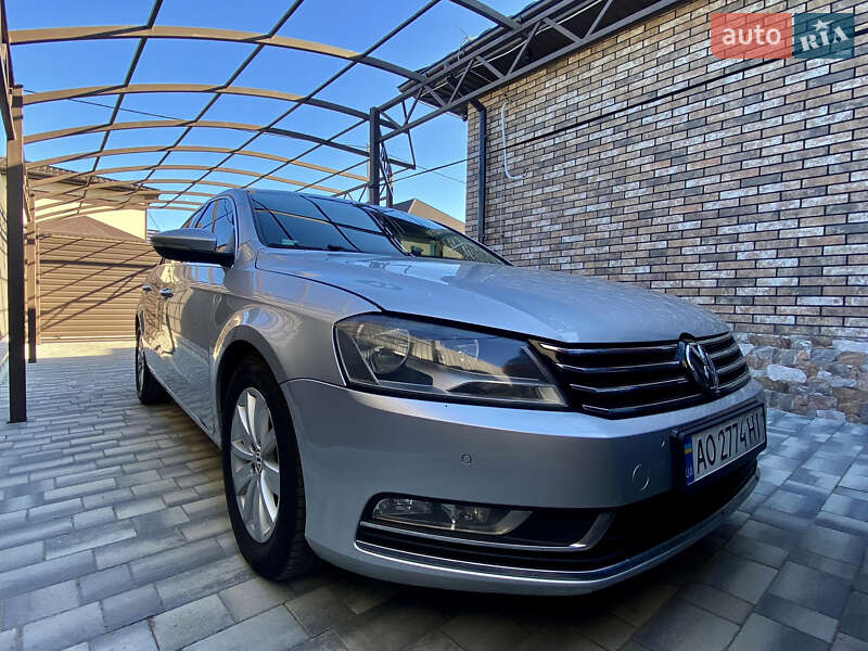 Седан Volkswagen Passat 2012 в Ужгороде