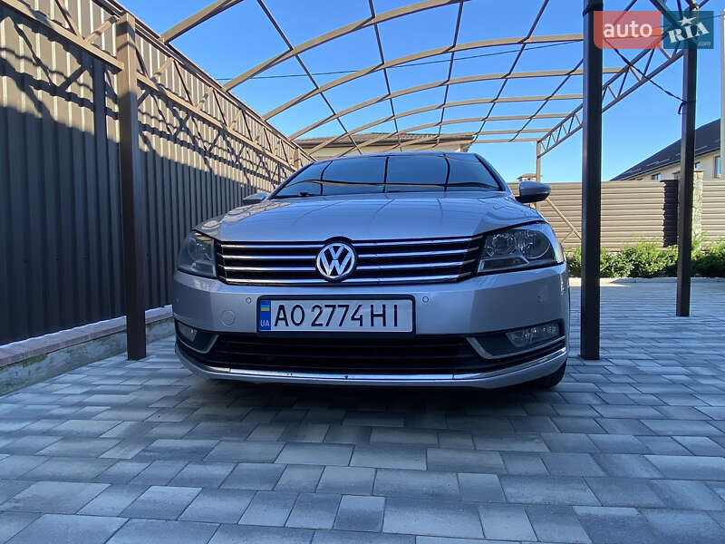 Седан Volkswagen Passat 2012 в Ужгороде
