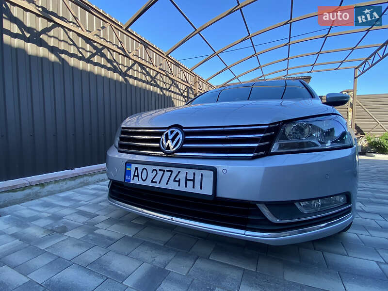 Седан Volkswagen Passat 2012 в Ужгороде