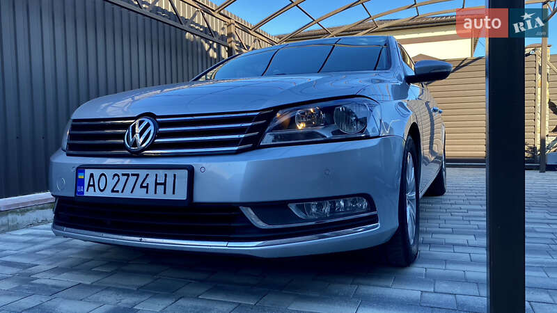 Седан Volkswagen Passat 2012 в Ужгороде