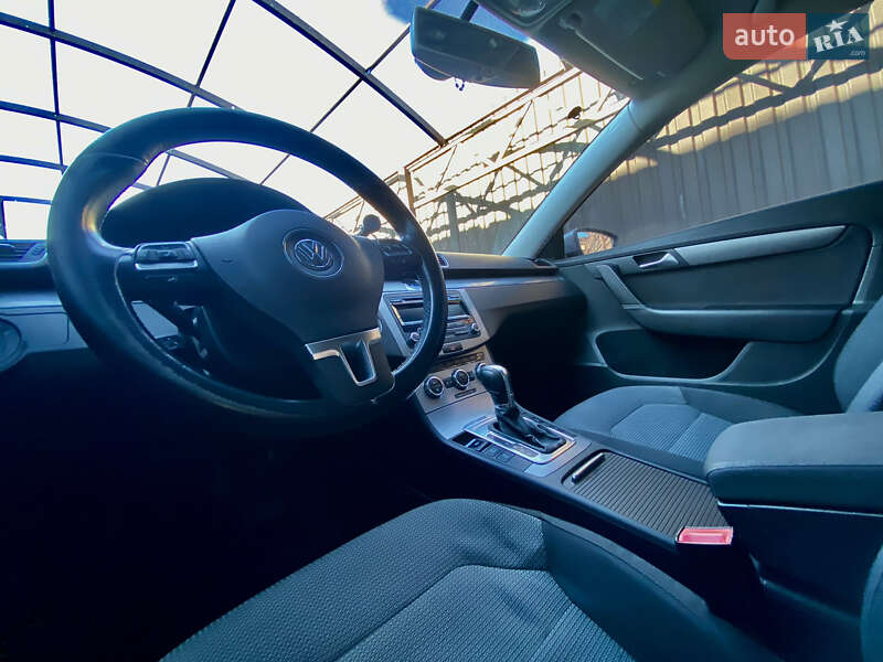 Седан Volkswagen Passat 2012 в Ужгороде