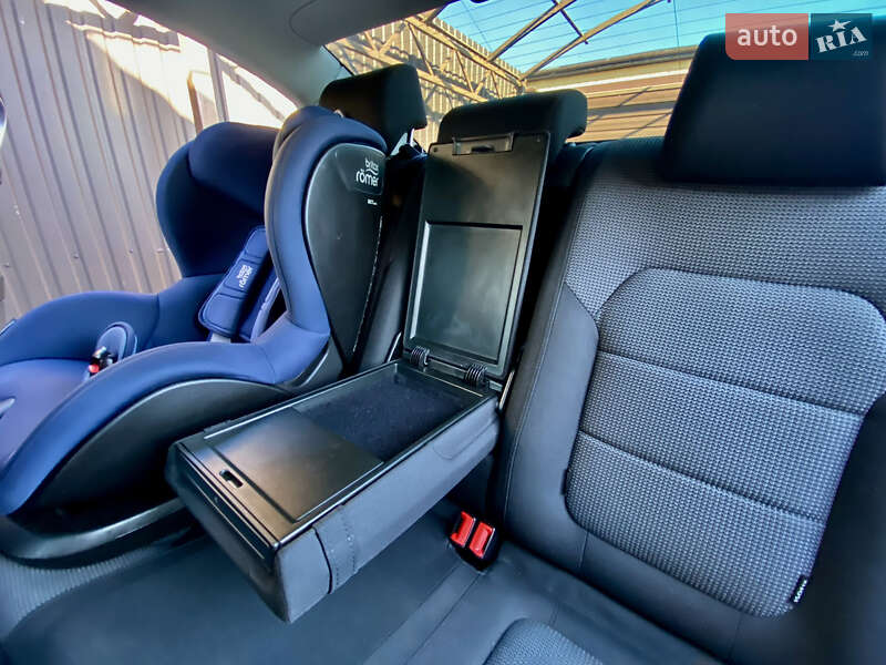 Седан Volkswagen Passat 2012 в Ужгороде