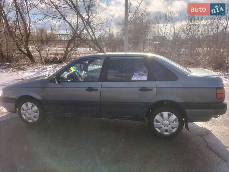 Седан Volkswagen Passat 1988 в Ракитном