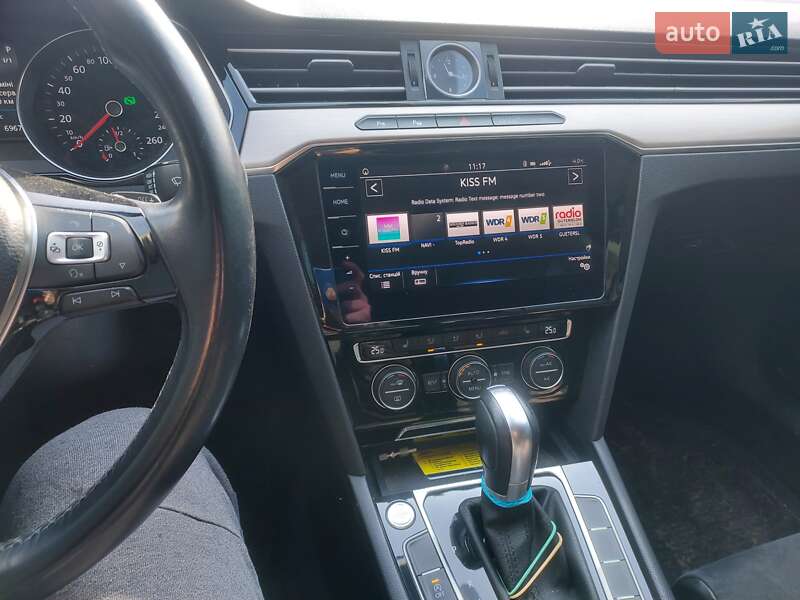 Универсал Volkswagen Passat 2017 в Каменском