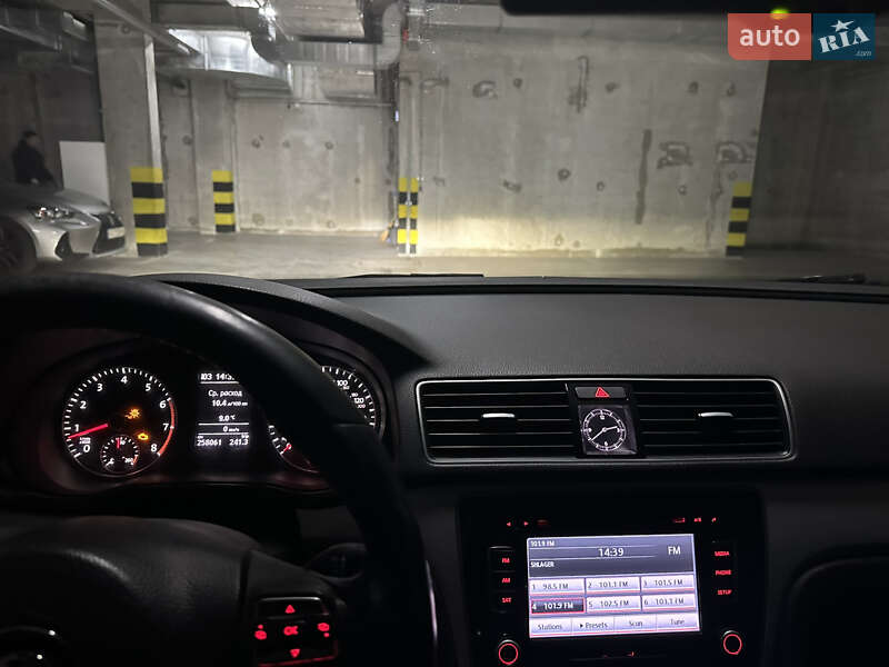 Седан Volkswagen Passat 2012 в Киеве