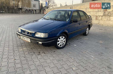 Седан Volkswagen Passat 1989 в Зборове