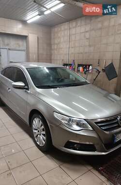 Купе Volkswagen Passat 2011 в 