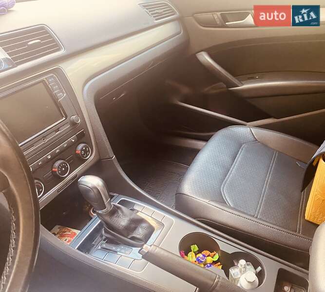 Седан Volkswagen Passat 2015 в Львове