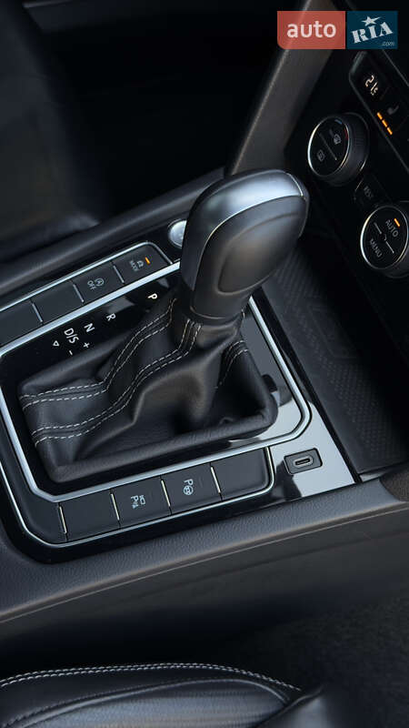 Седан Volkswagen Passat 2020 в Мукачевому