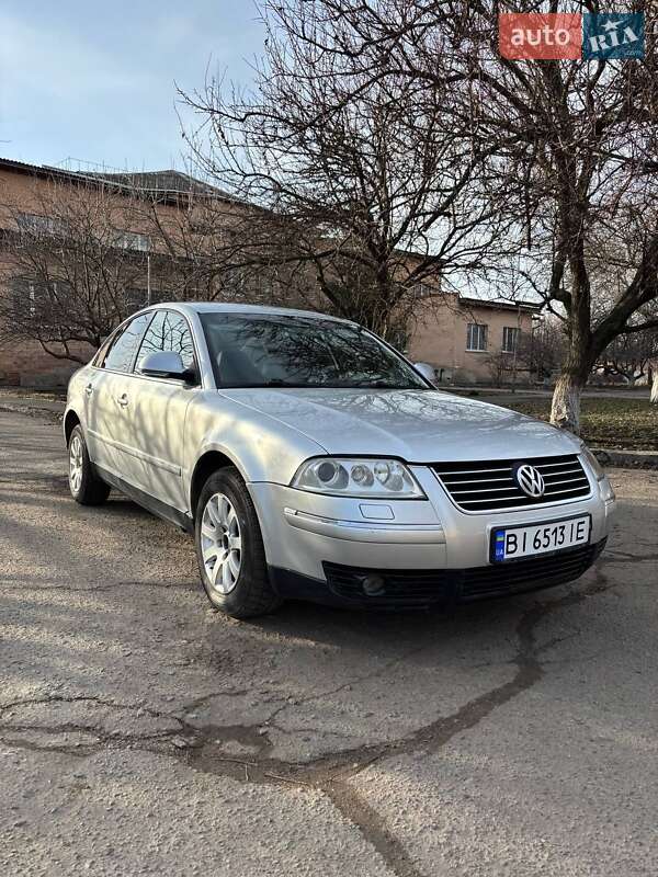 Седан Volkswagen Passat 2004 в Гадяче