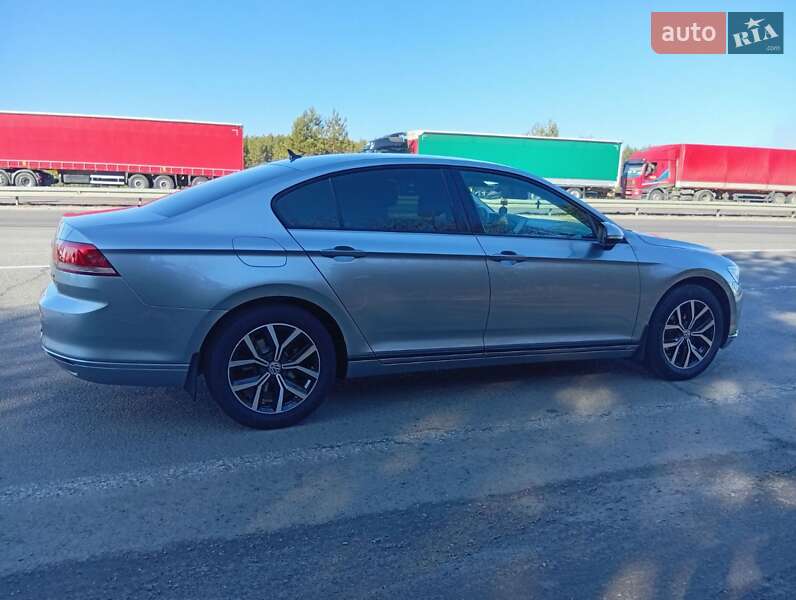 Седан Volkswagen Passat 2017 в Краківці