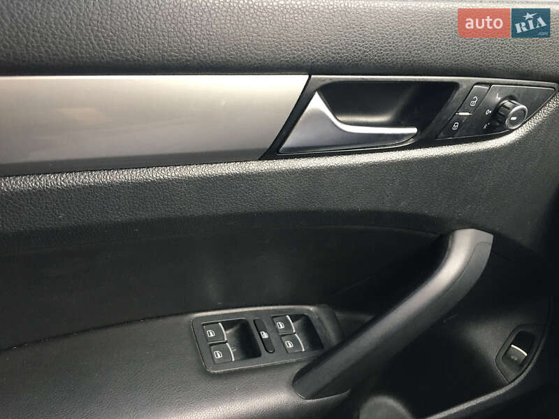 Седан Volkswagen Passat 2014 в Киеве