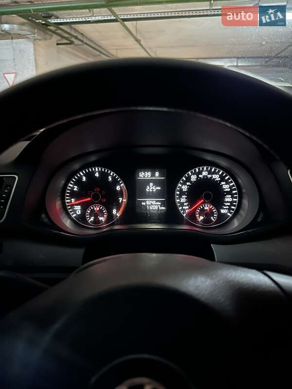 Седан Volkswagen Passat 2014 в Киеве