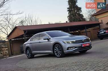 Седан Volkswagen Passat 2022 в Мукачево