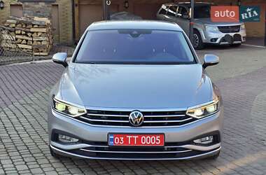 Седан Volkswagen Passat 2022 в Мукачево