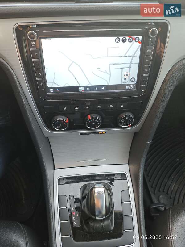 Седан Volkswagen Passat 2013 в Киеве