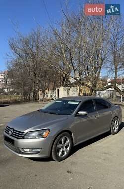 Седан Volkswagen Passat 2013 в Львові