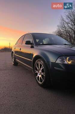 Седан Volkswagen Passat 2002 в 