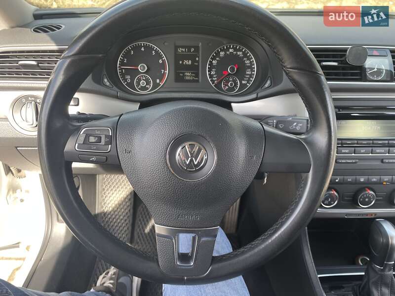 Седан Volkswagen Passat 2014 в Львове