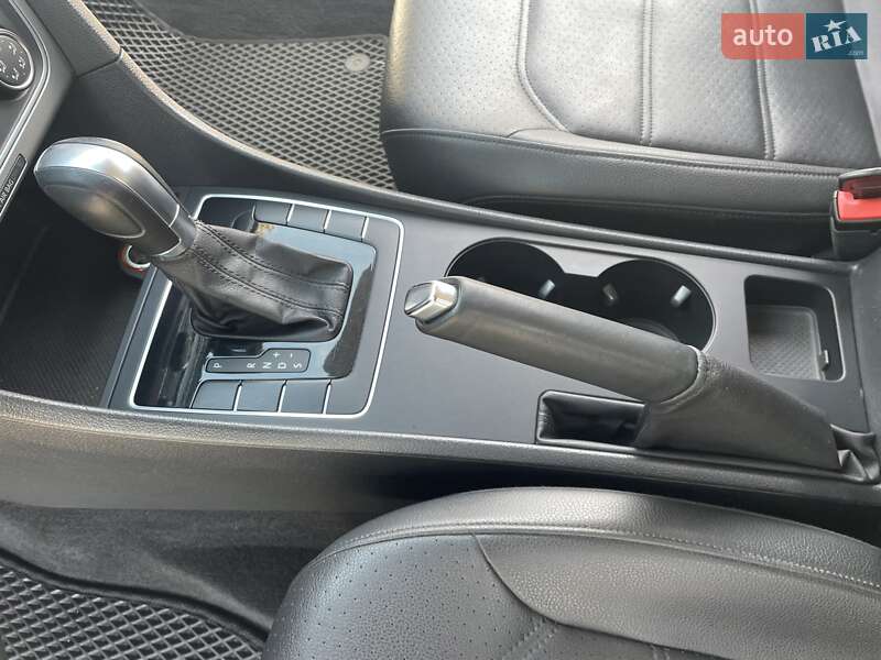 Седан Volkswagen Passat 2014 в Львове