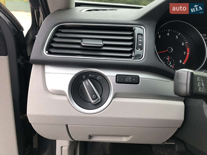 Седан Volkswagen Passat 2016 в Харкові