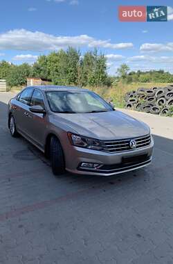 Седан Volkswagen Passat 2015 в Калуше