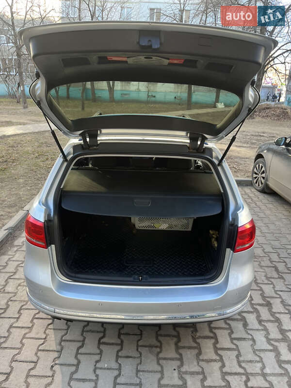 Універсал Volkswagen Passat 2012 в Сумах
