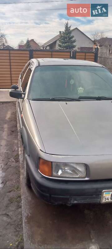 Седан Volkswagen Passat 1992 в Львові
