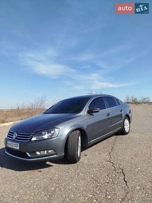 Седан Volkswagen Passat 2010 в Одессе