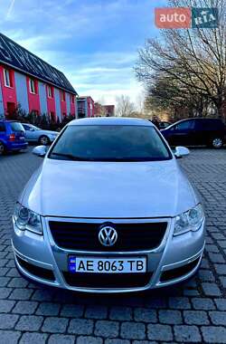 Седан Volkswagen Passat 2005 в Луцьку