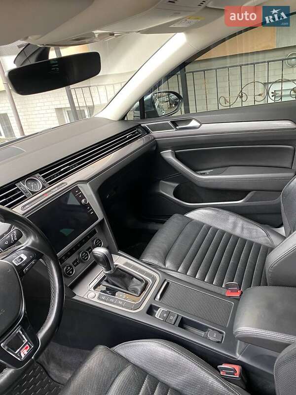 Универсал Volkswagen Passat 2017 в Нововолынске