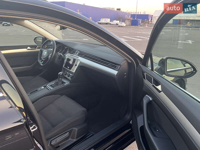 Универсал Volkswagen Passat 2018 в Ровно