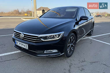 Седан Volkswagen Passat 2016 в Луцке