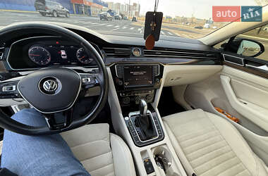 Седан Volkswagen Passat 2016 в 