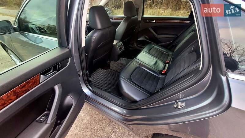 Седан Volkswagen Passat 2013 в Львове