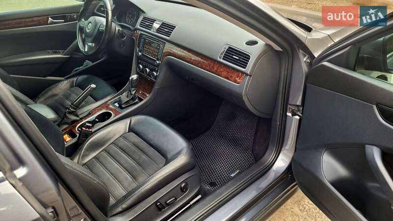 Седан Volkswagen Passat 2013 в Львове