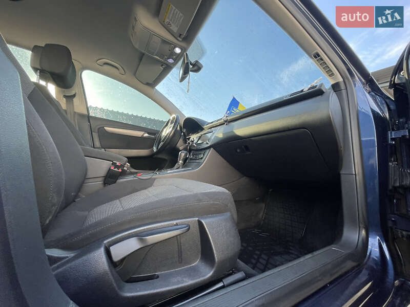 Универсал Volkswagen Passat 2011 в Хусте