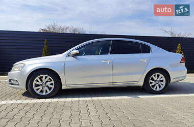 Седан Volkswagen Passat 2010 в Ужгороді