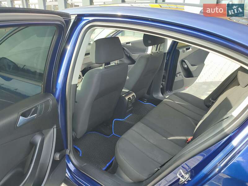 Седан Volkswagen Passat 2005 в Луцке