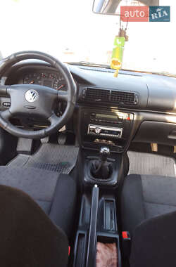 Седан Volkswagen Passat 2000 в 