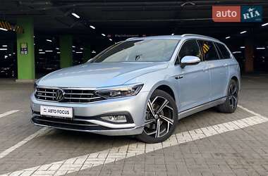 Универсал Volkswagen Passat 2022 в Киеве